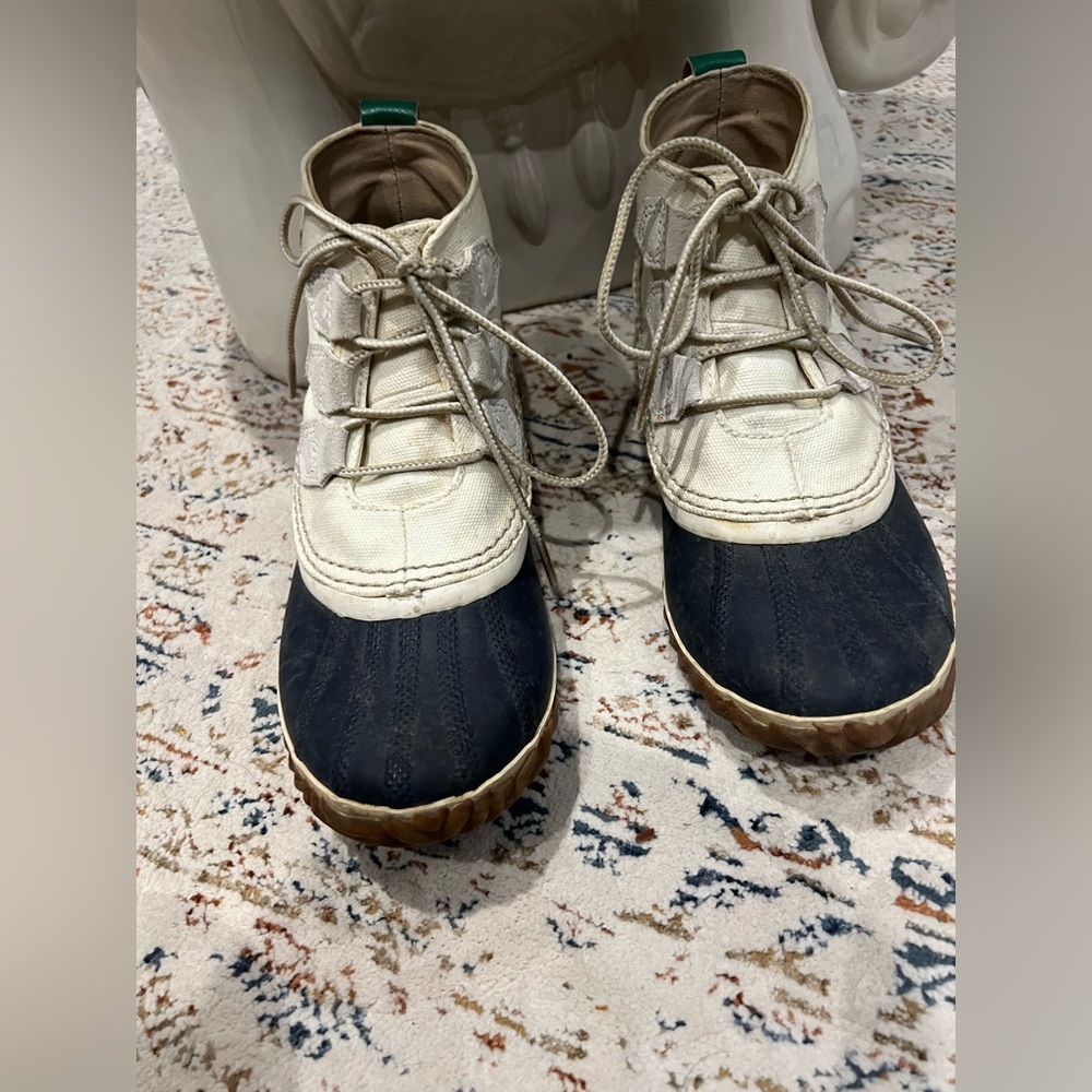 SOREL x Hudson’s Bay WOMEN'S OUT N ABOUT CLASSIC BOOT in size 36 , size 6